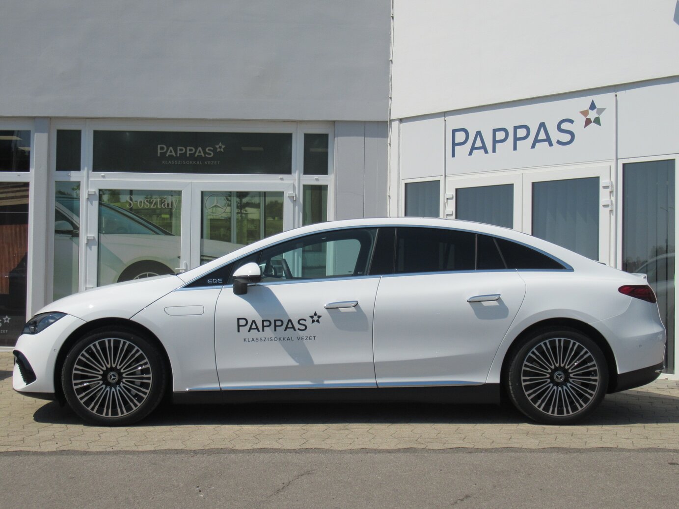 Mercedes-Benz EQE 300