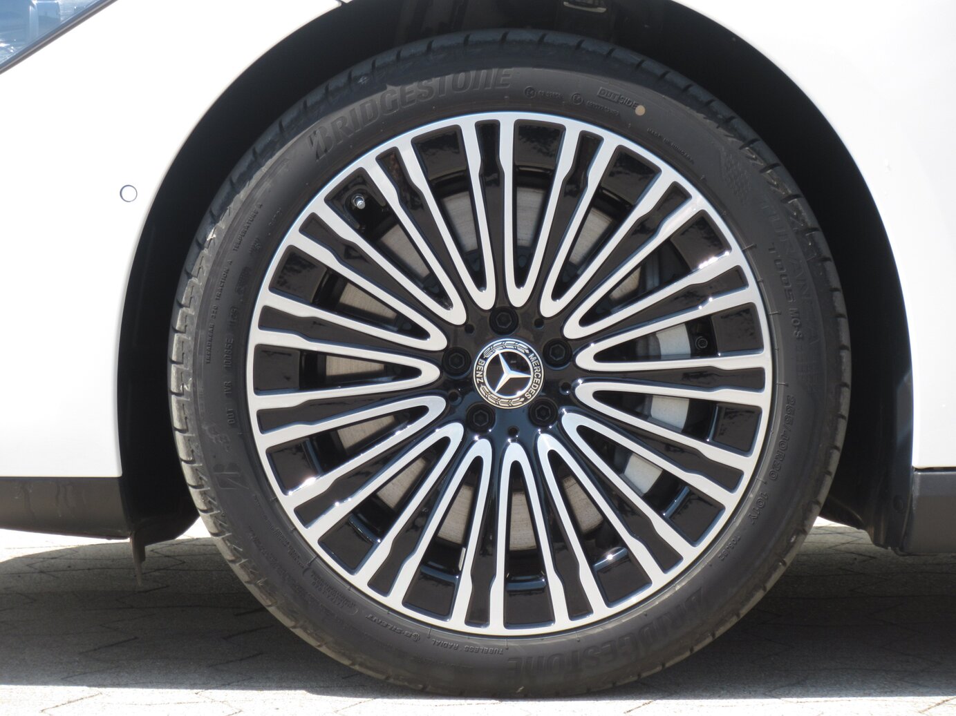 Mercedes-Benz EQE 300