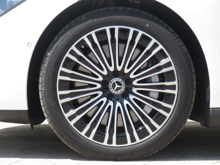 Mercedes-Benz EQE 300