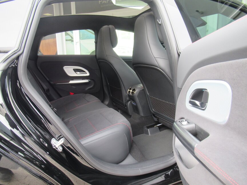 Mercedes-Benz CLA 200 4MATIC