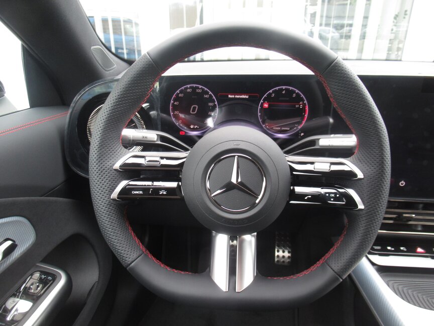 Mercedes-Benz CLA 200 4MATIC