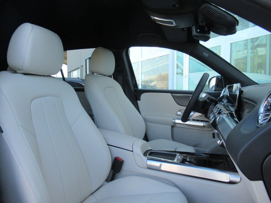 Mercedes-Benz GLB 200