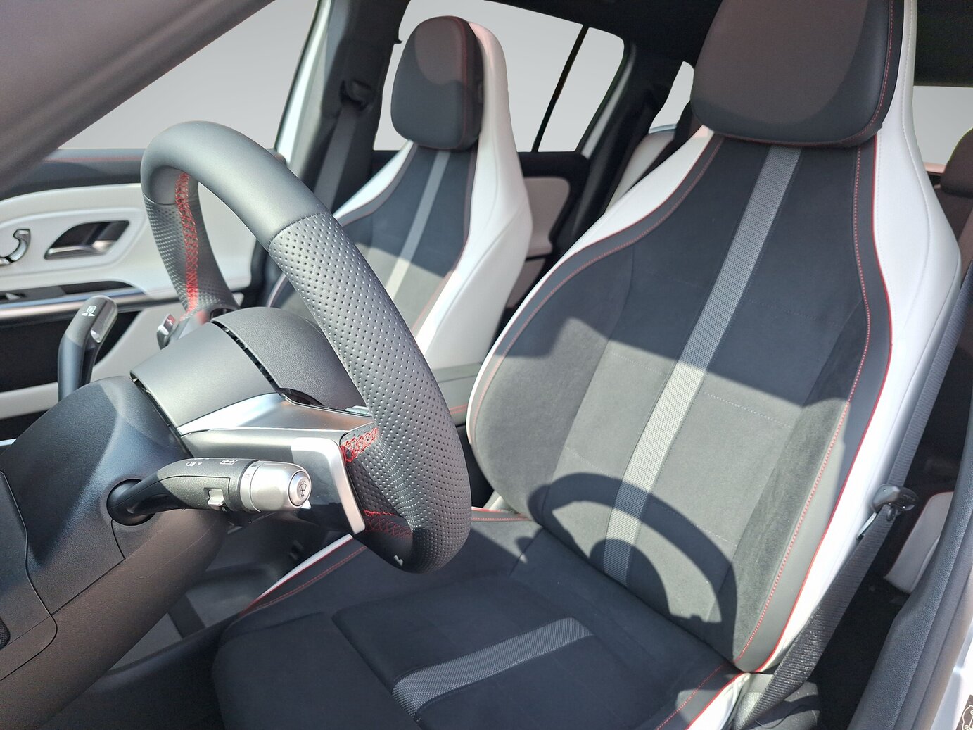 Mercedes-Benz GLB 250+ mit EQ Technologie