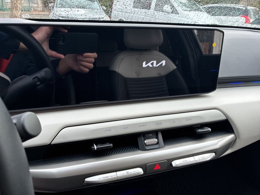 Kia EV4 HATCHBACK LR