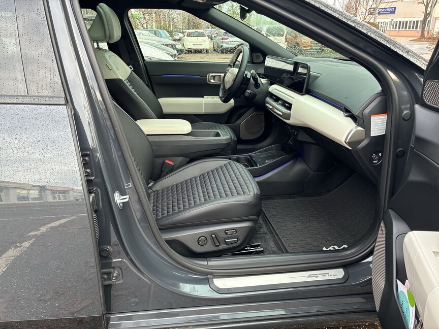 Kia EV4 HATCHBACK LR