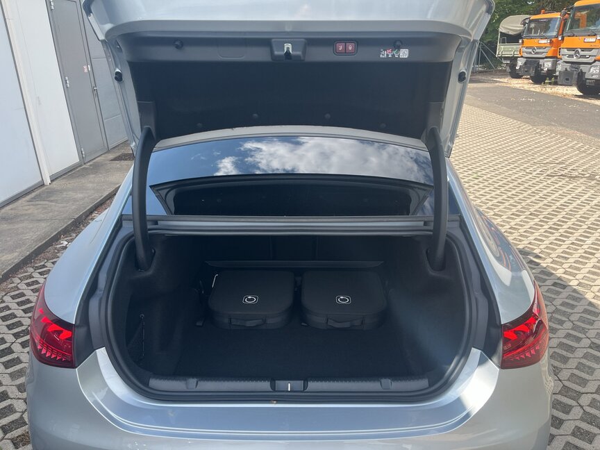 Mercedes-Benz EQE 300