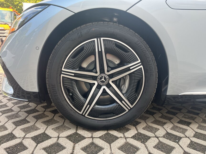 Mercedes-Benz EQE 300