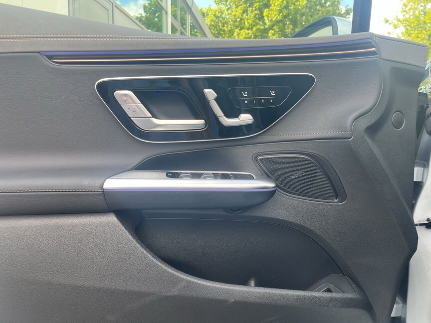 Mercedes-Benz EQE 300