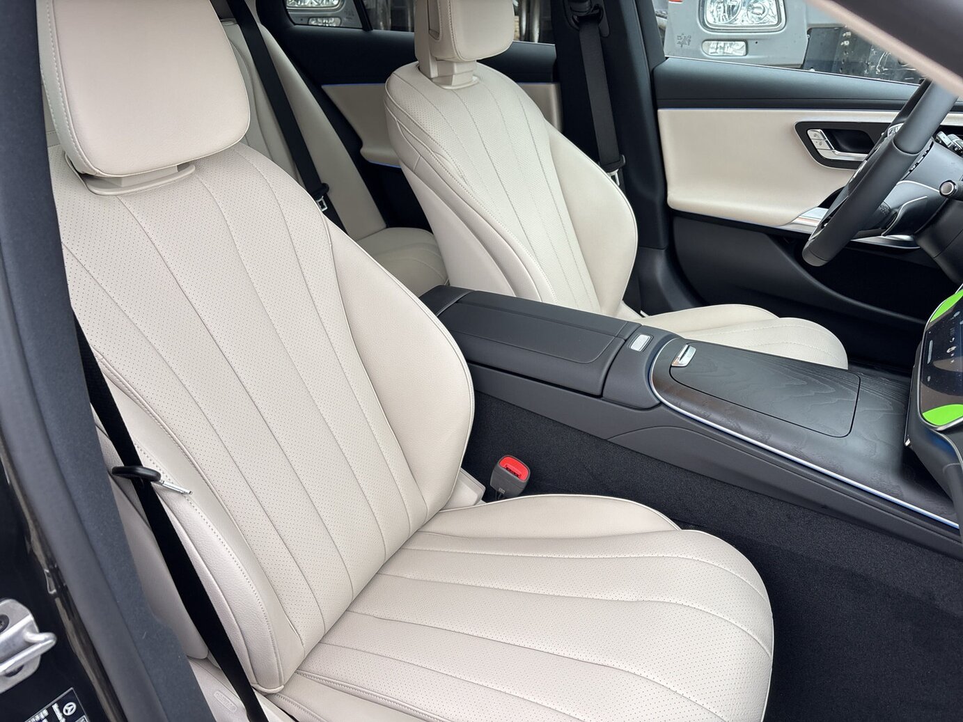 Mercedes-Benz E 300 de 4MATIC T-Modell mit EQ Hybrid Technologie