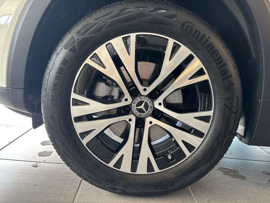 Mercedes-Benz GLB 180