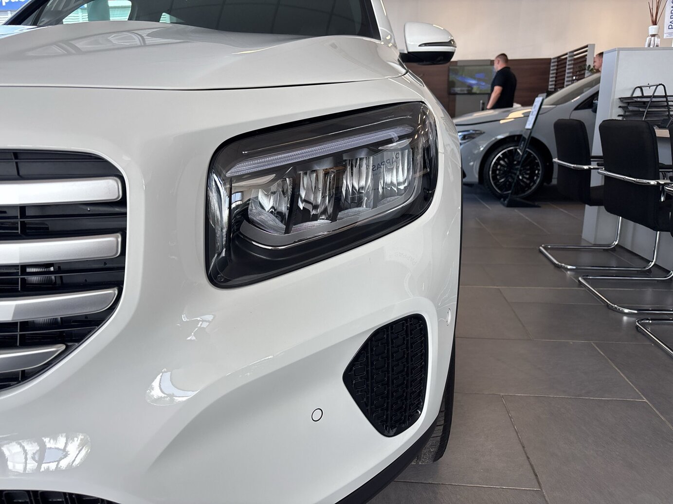 Mercedes-Benz GLB 180