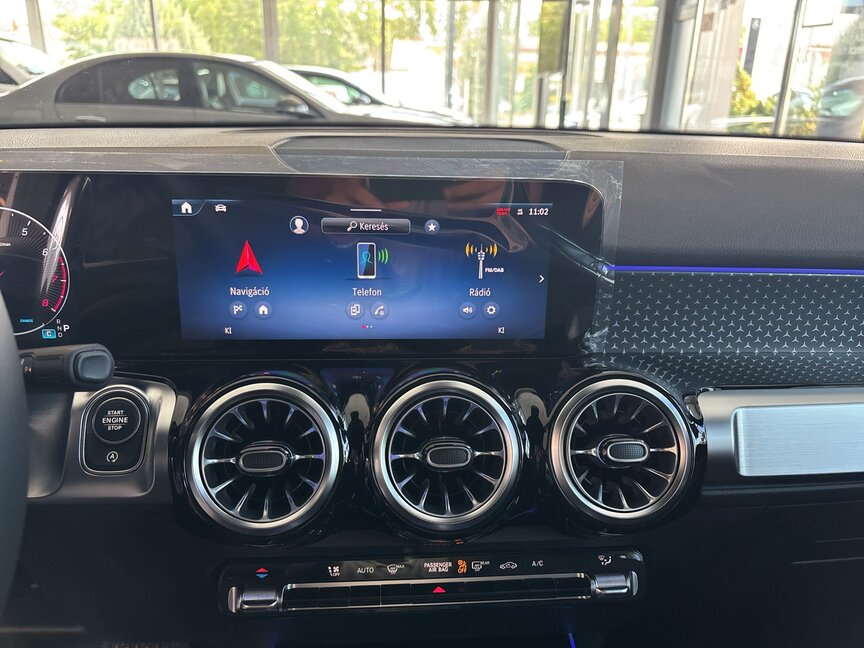 Mercedes-Benz GLB 180