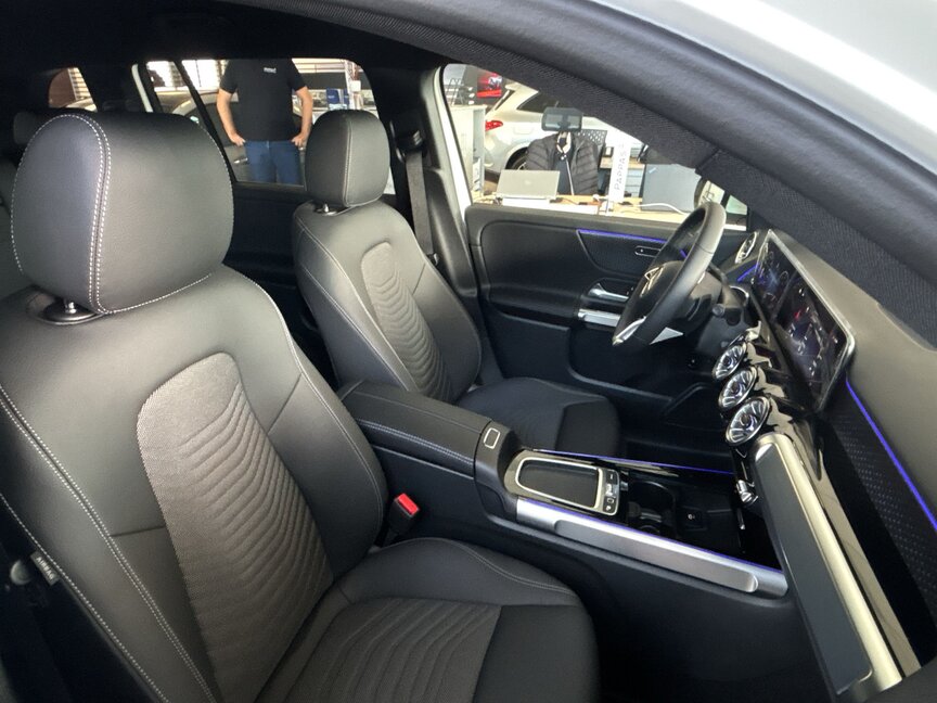 Mercedes-Benz GLB 180