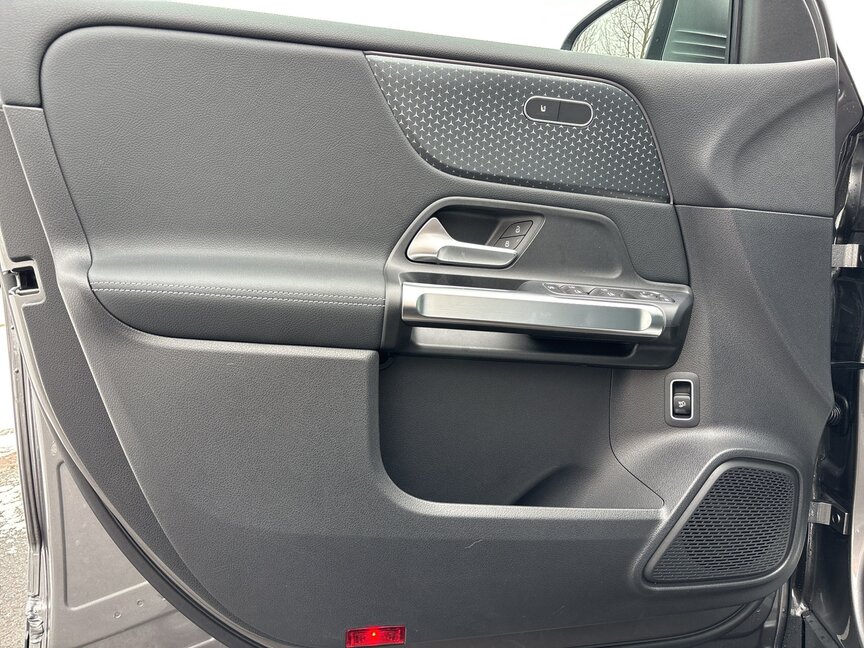 Mercedes-Benz EQB 250+