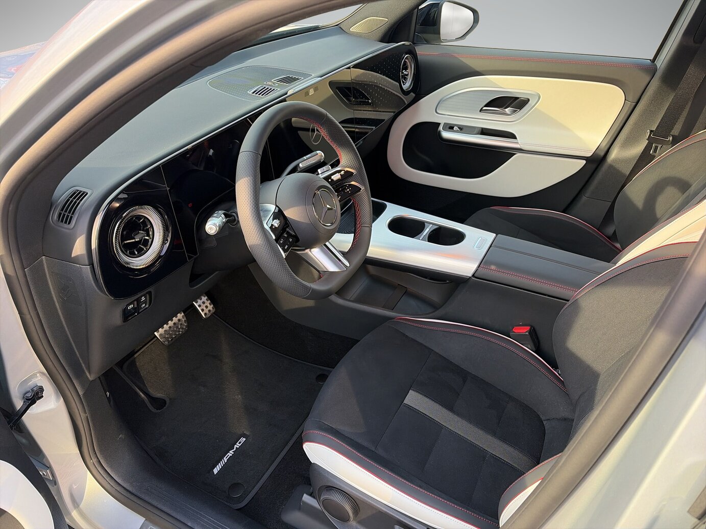 Mercedes-Benz GLB 250+ mit EQ Technologie