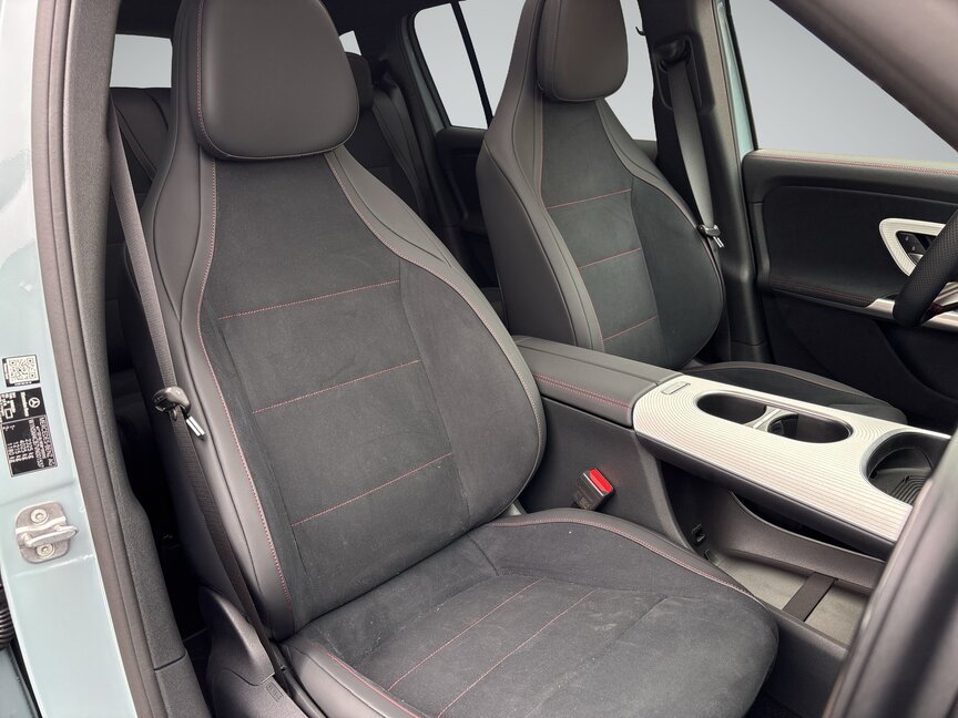 Mercedes-Benz GLB 180