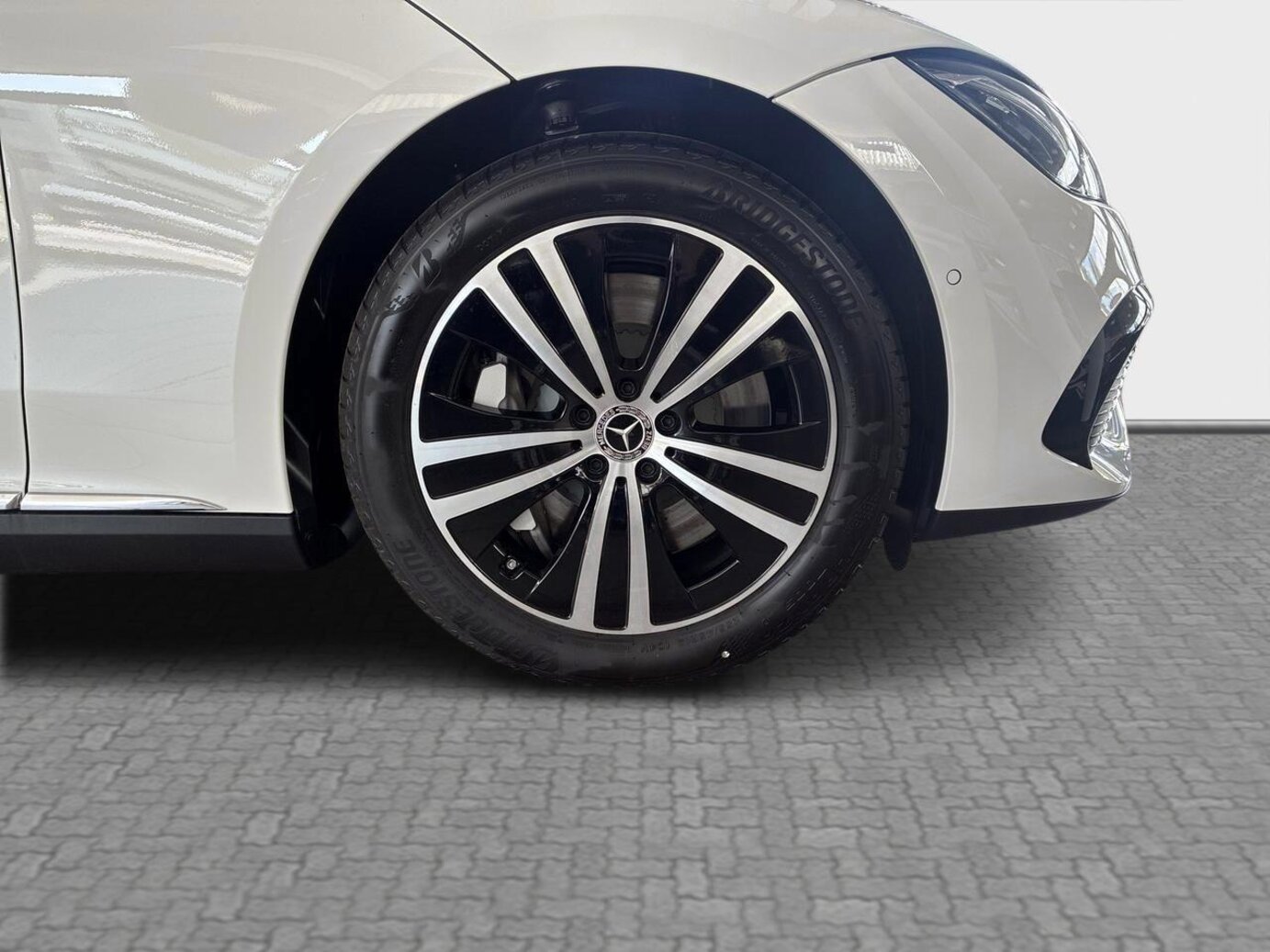 Mercedes-Benz EQE 300