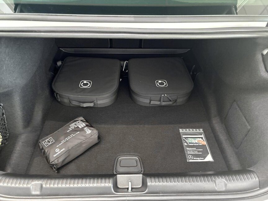 Mercedes-Benz EQE 300