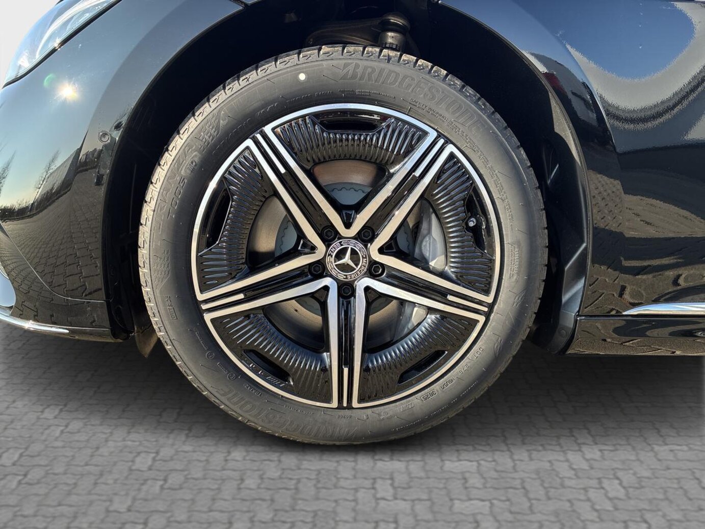 Mercedes-Benz EQE 300