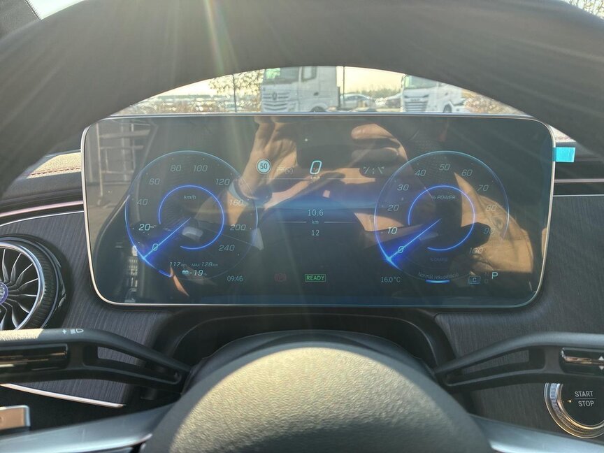 Mercedes-Benz EQE 300