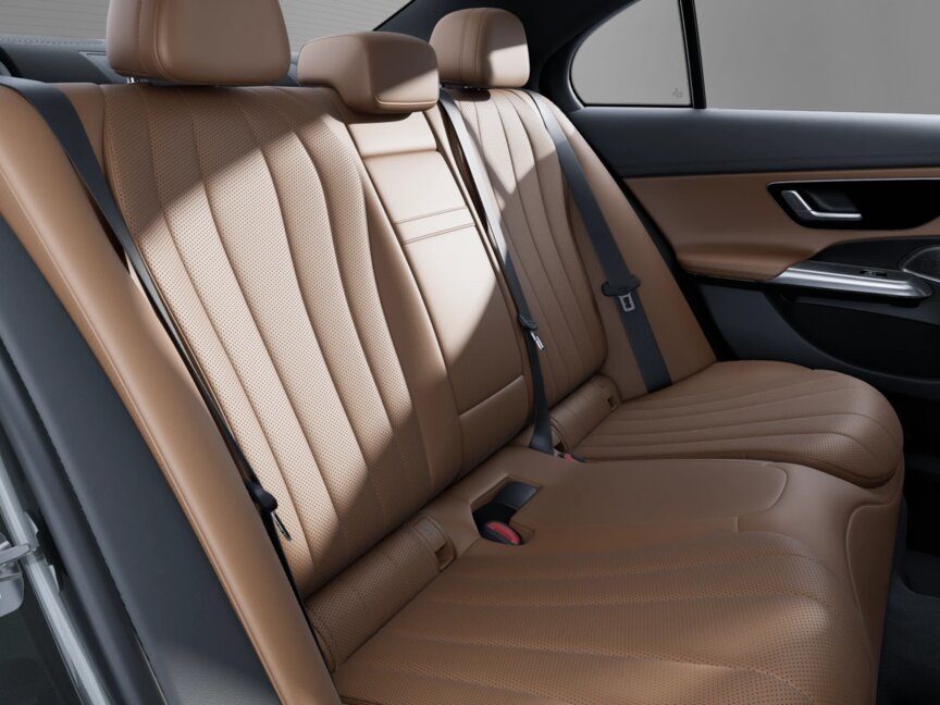 Mercedes-Benz E 300 de 4MATIC Limousine mit EQ Hybrid Technologie