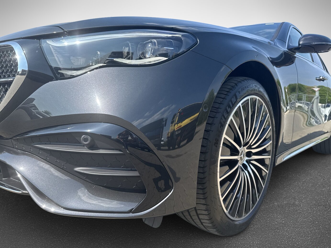 Mercedes-Benz E 300 de 4MATIC Limousine mit EQ Hybrid Technologie