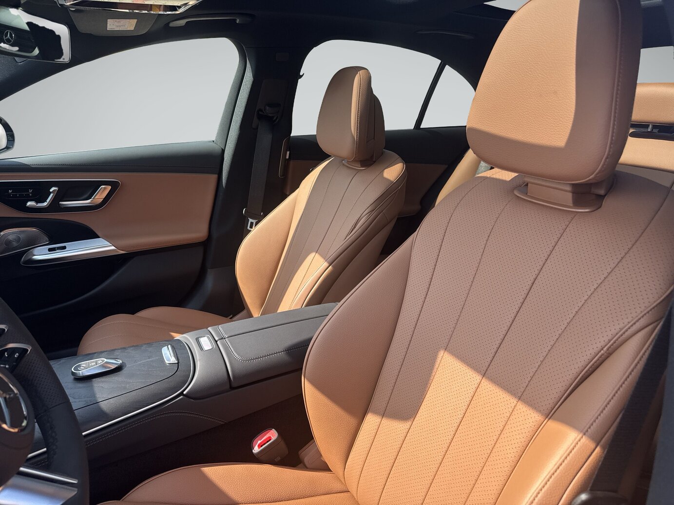 Mercedes-Benz E 300 de 4MATIC Limousine mit EQ Hybrid Technologie