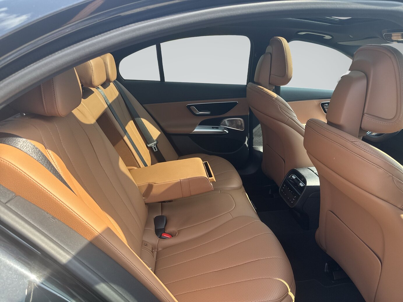 Mercedes-Benz E 300 de 4MATIC Limousine mit EQ Hybrid Technologie