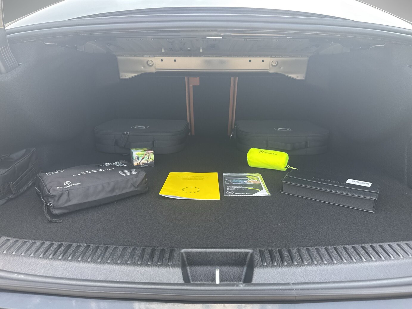 Mercedes-Benz E 300 de 4MATIC Limousine mit EQ Hybrid Technologie