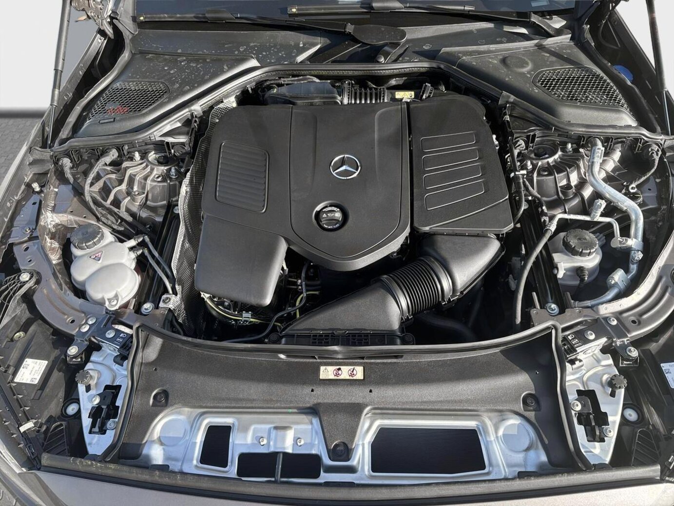 Mercedes-Benz E 200 4MATIC Limousine