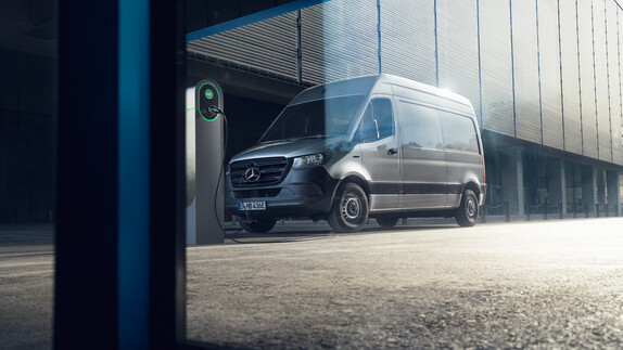 Sikerrel töltve!  Mercedes-Benz eVito és eSprinter modellek. Új energia a munkában