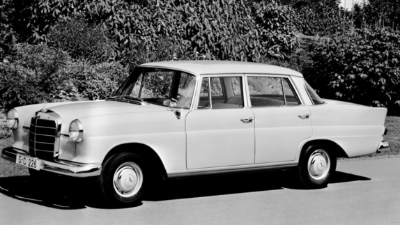 Megérkezett az új E-osztály – történelmi visszatekintés 1. rész