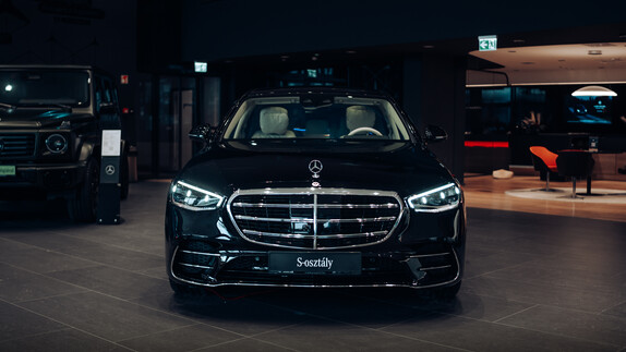 Mercedes-Benz S-osztály limuzinok készletről, 15%-os kedvezménnyel, fix 1,4%-os kamatozású finanszírozással!